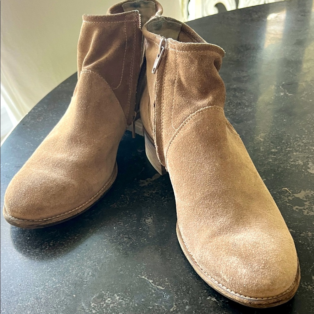 Paul Green ankle booties tan suede size 8.5 side zip. Luxury boots